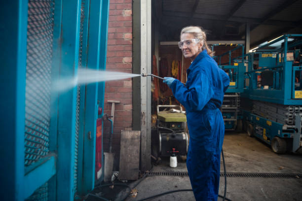Best Pressure Washing Siding  in Winchester, IL